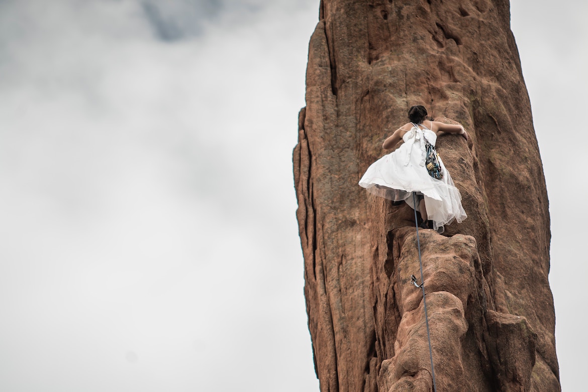 lady-climbing-rock