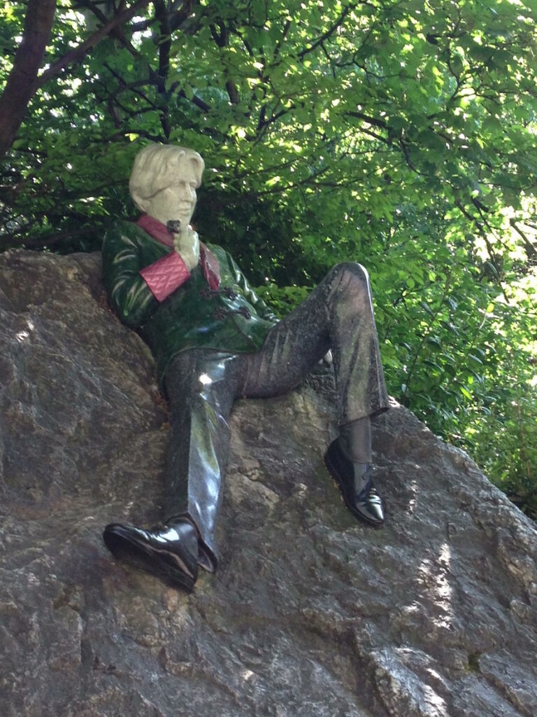 statue-oscar-wilde