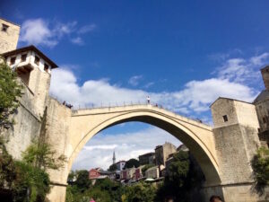 mostar-man-waiting-to-jump