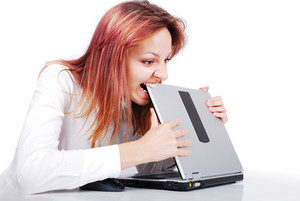 yyoung-woman-biting-laptop.