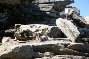 dog-woman-rocks-clovelly