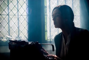 woman-writer-typewriter