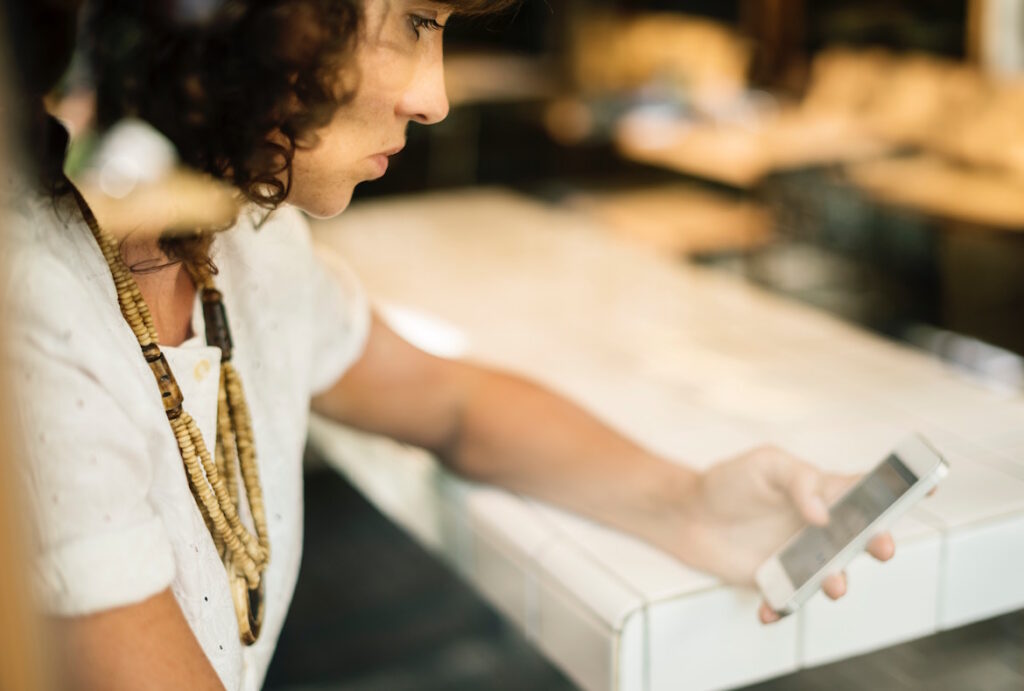 woman-and-smart-phone