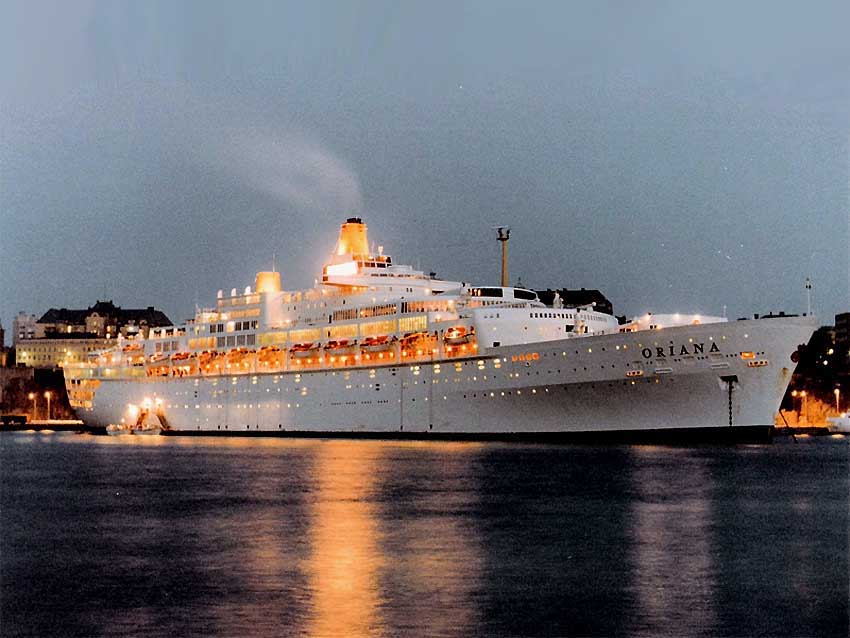 oriana-berthed-white